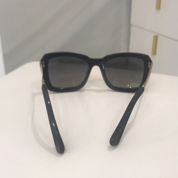 Fabulous Chanel polarized shades! Black and gold perfection! - Picture 9 of 10